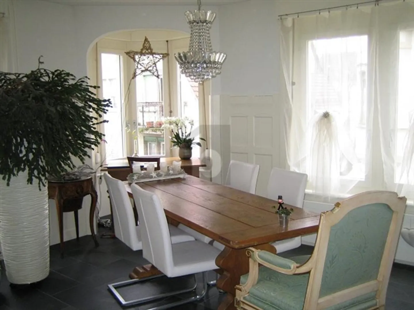 DREAM HOME WITH LARGE GARDEN AND LAKE NEARBY - Photo 2 of 6