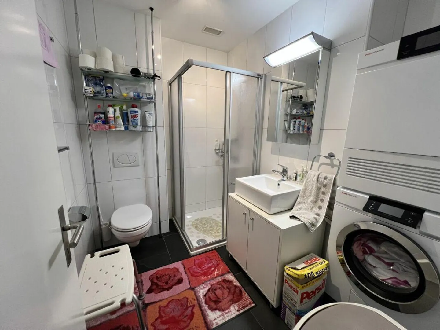Modern 4.5-room apartment with utility room, 2 underground parking spaces in an optimal location - Photo 6 of 8
