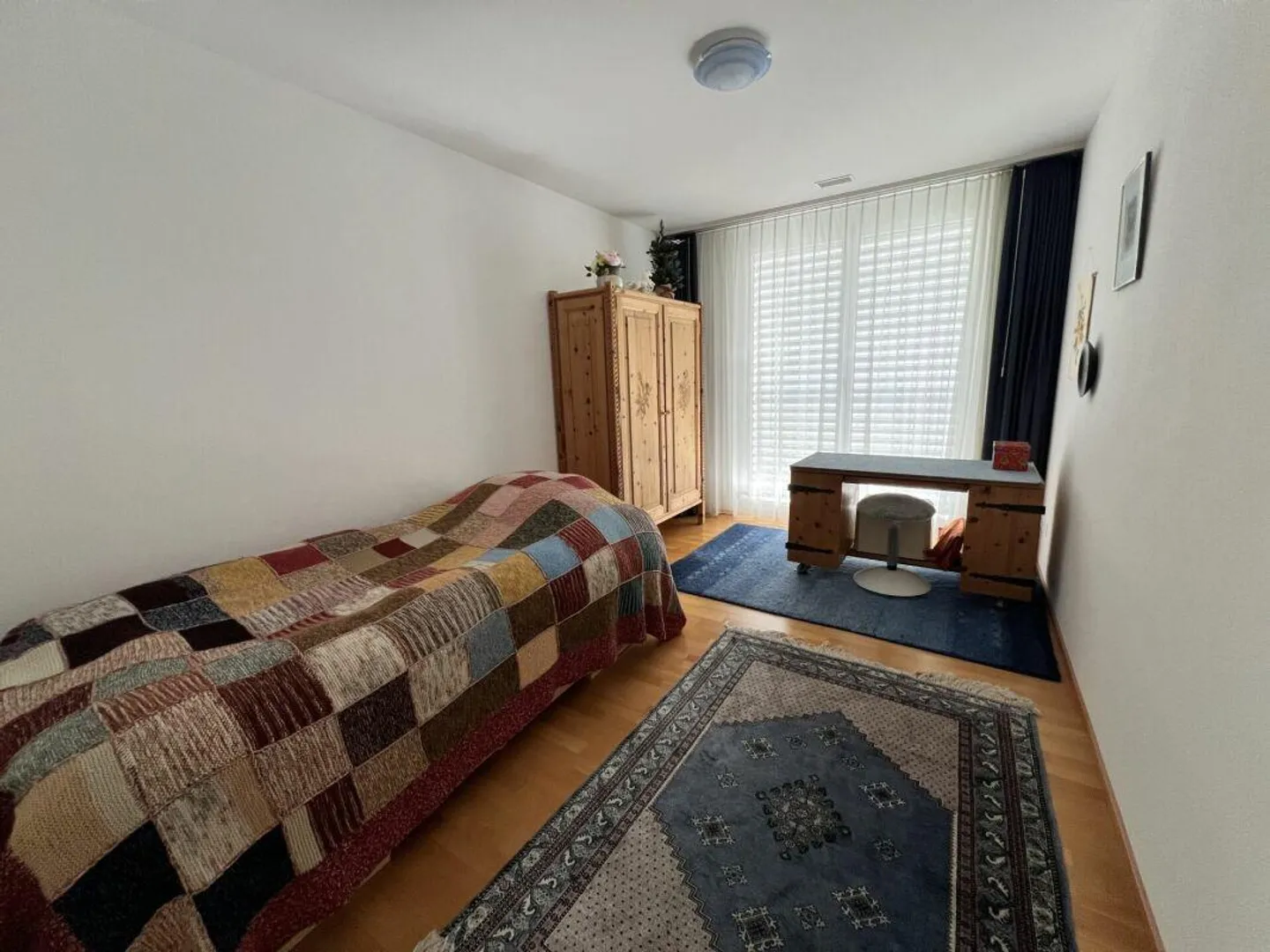 Modern 4.5-room apartment with utility room, 2 underground parking spaces in an optimal location - Photo 7 of 8