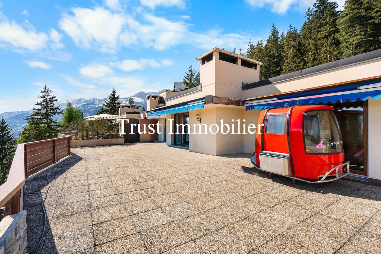 Penthouse Apartment + Studio, 1km from the center of Crans - Photo 2 of 13