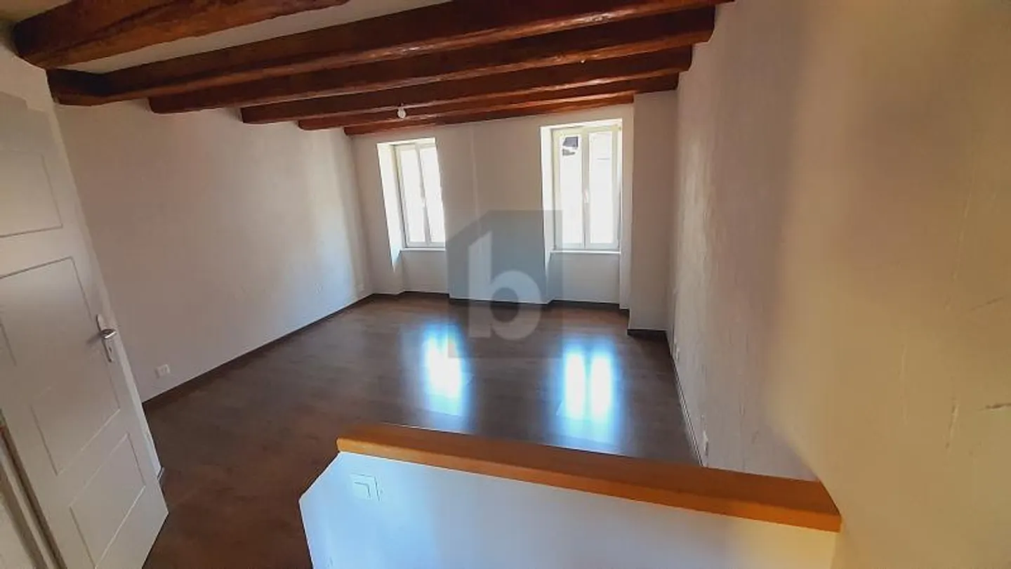 Charming with Private Terrace - Photo 4 of 6