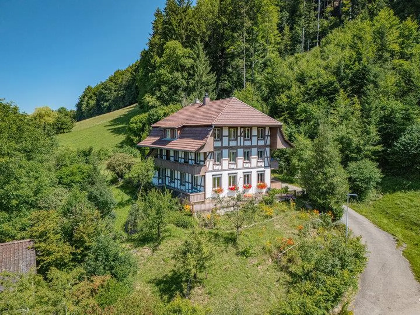 Gioiello spazioso affascinante al confine della foresta - Foto 1 di 8