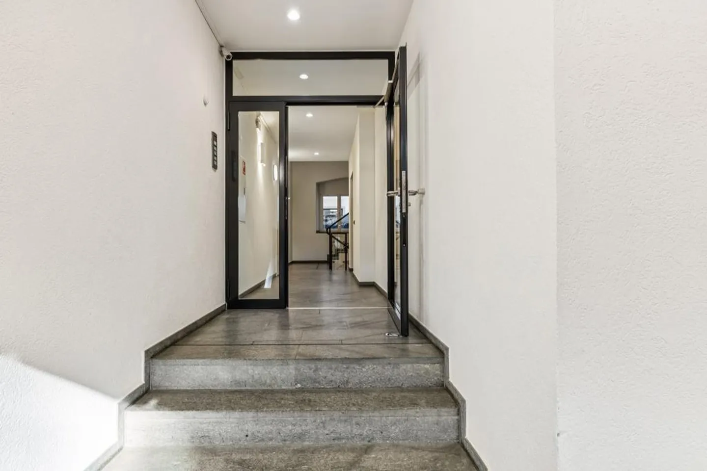 Ufficio in posizione centrale - tra la stazione principale e Globus - Foto 4 di 12