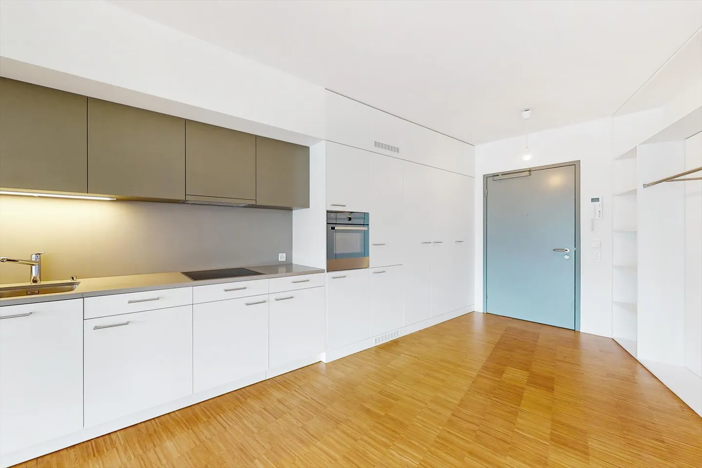 Staging Life - Photo 2 of 7
