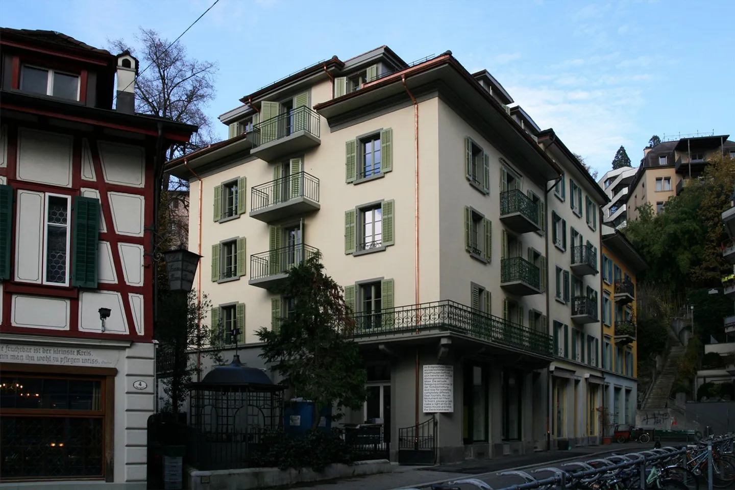 Living in the midst of the action - City apartment at Löwenplatz - Photo 7 of 8