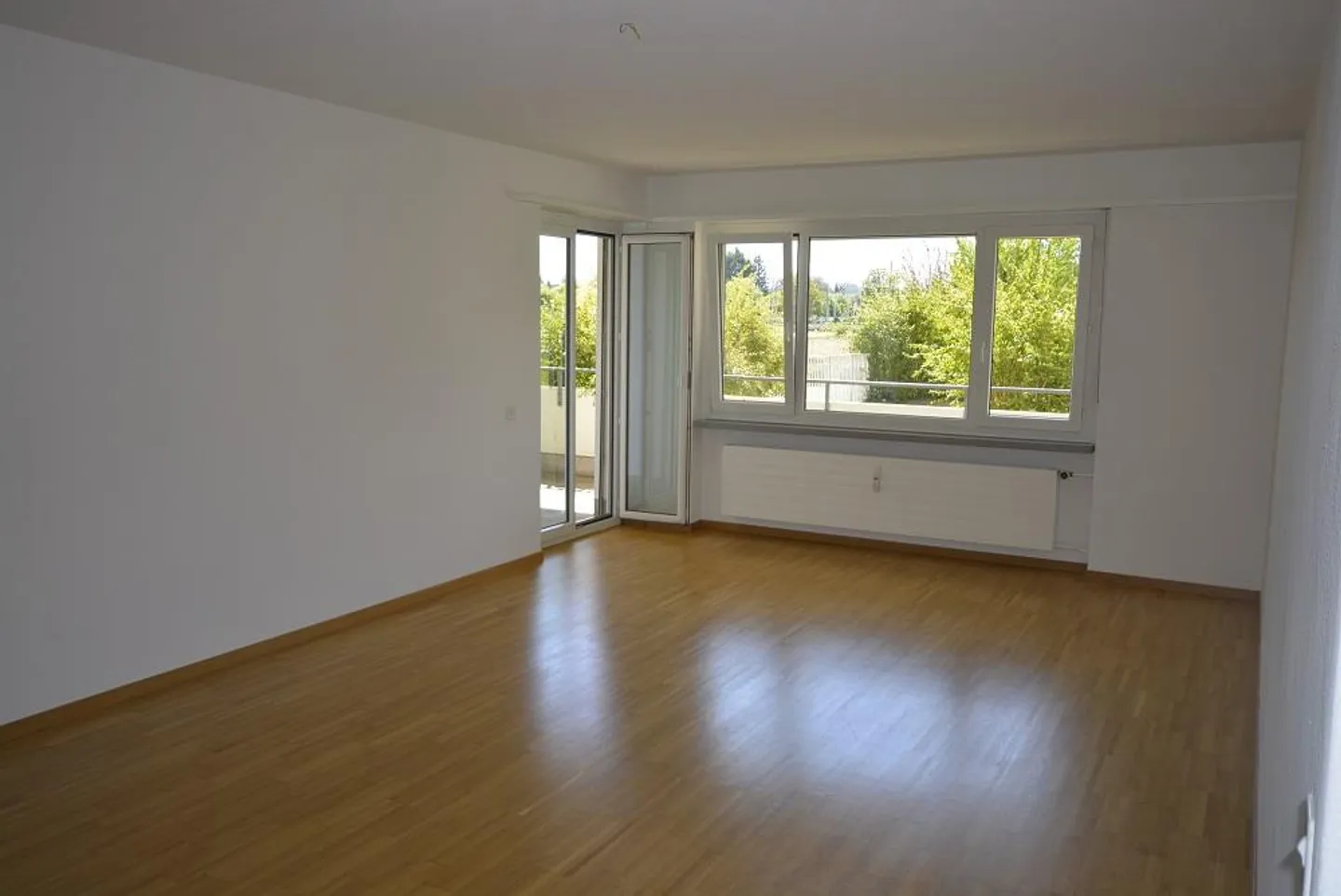 Spacious Apartment - Photo 3 of 11