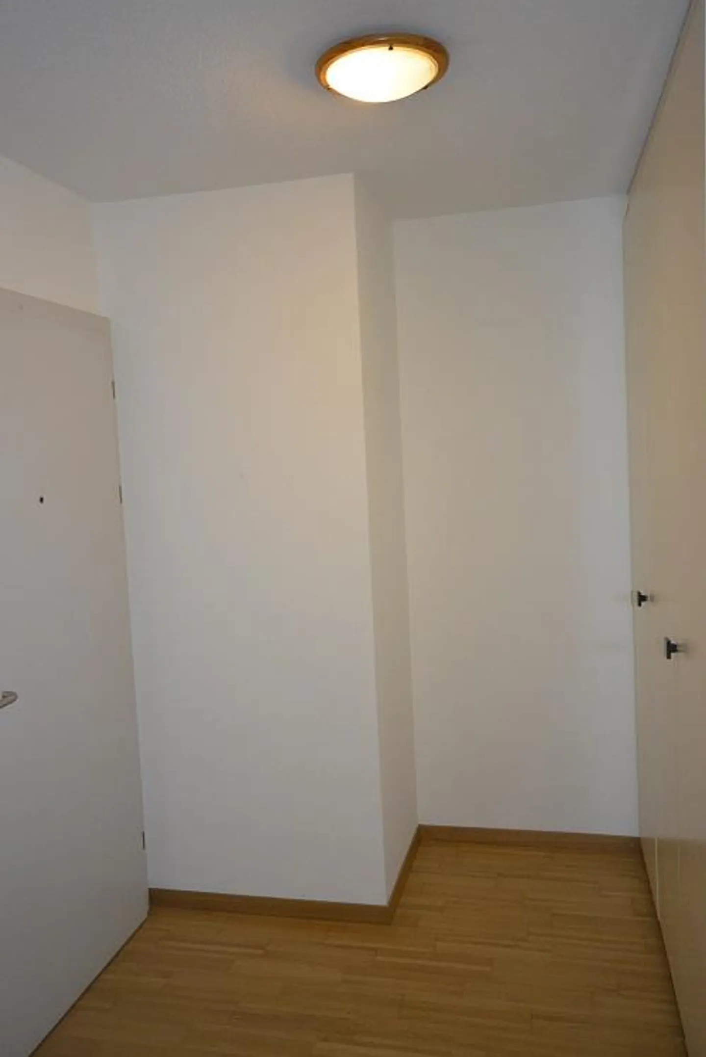 Spacious Apartment - Photo 10 of 11