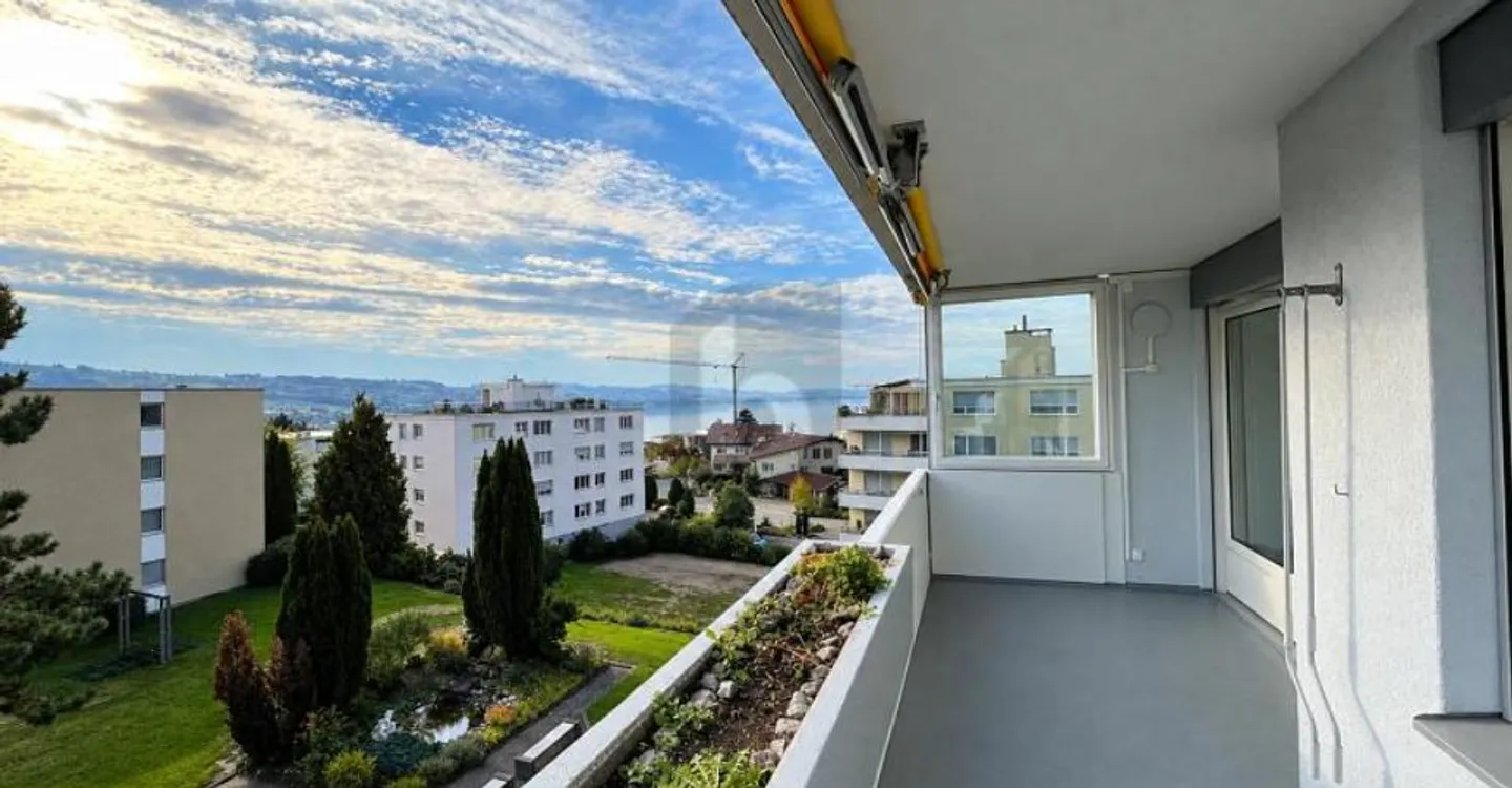 CON VISTA LAGO IN UNA POSIZIONE TRANQUILLA - Foto 1 di 6
