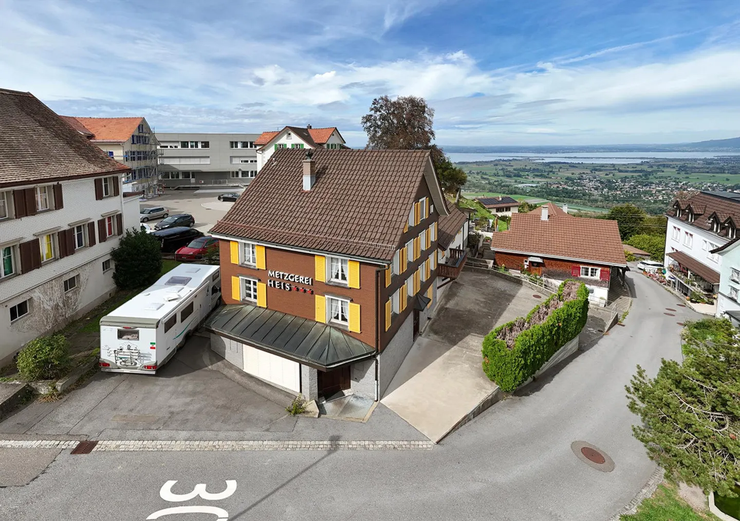 Former butcher shop with apartment and outbuildings - Photo 2 of 10