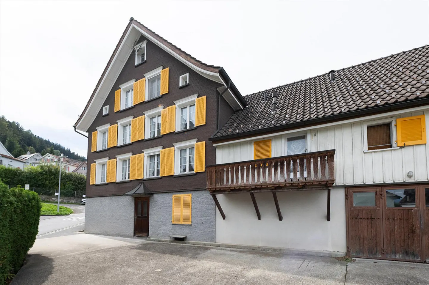 Former butcher shop with apartment and outbuildings - Photo 5 of 10