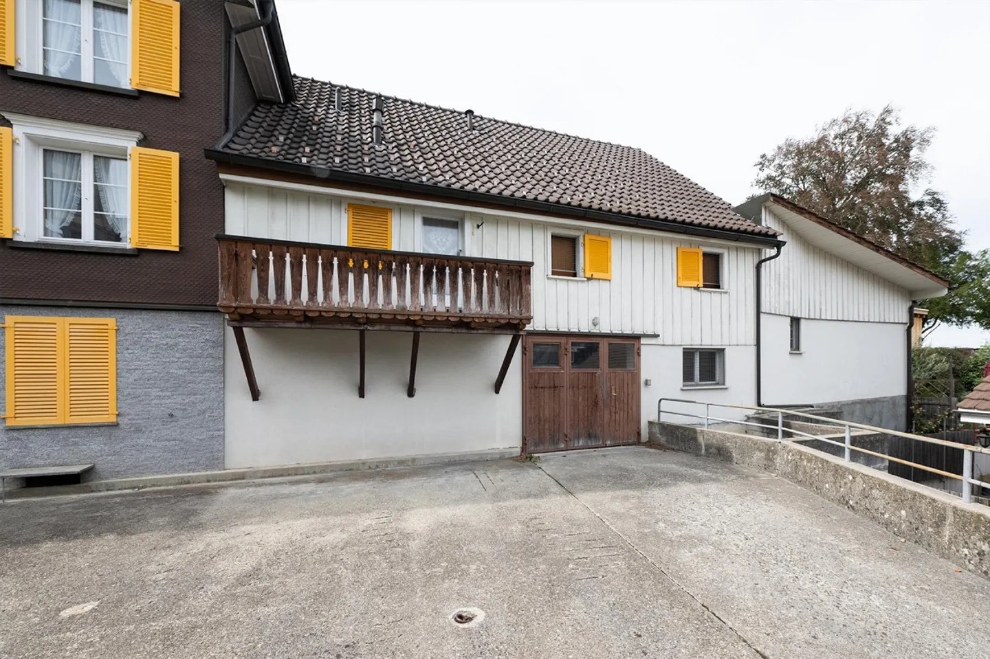 Former butcher shop with apartment and outbuildings - Photo 6 of 10