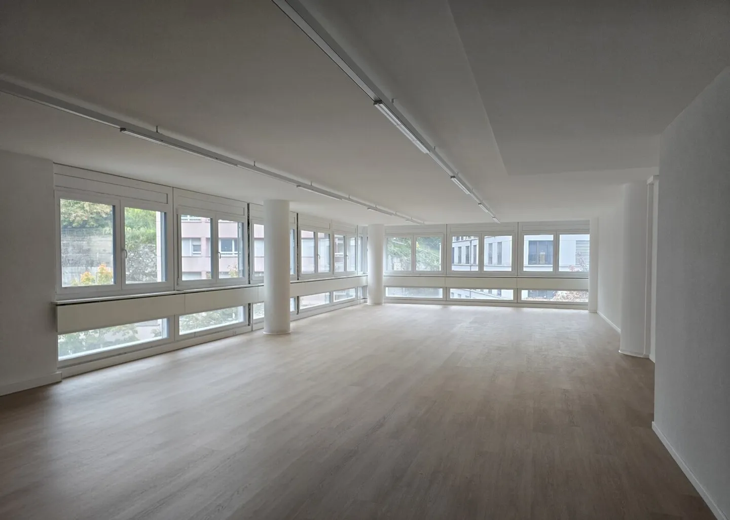 Bureau rénové de 136m2 - Centre-ville de Lausanne - 2 mois de gratuité - Photo 1 sur 11