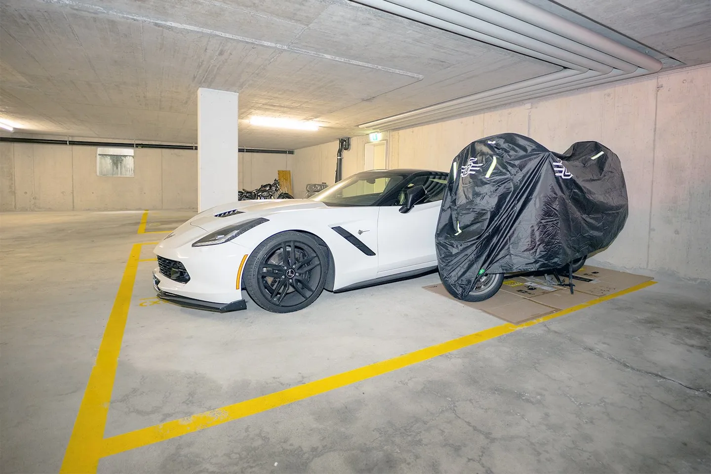 Spazio di parcheggio sotterraneo molto grande e attraente, luminoso e accogliente, in vendita vicino a Zurigo - Foto 3 di 5