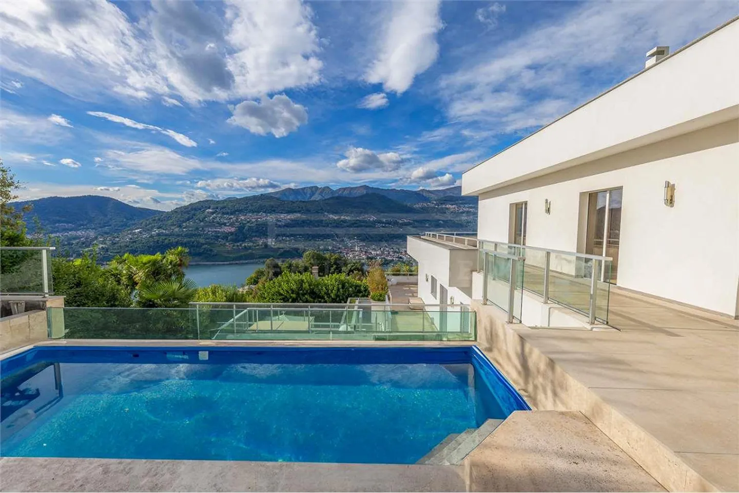 Luxus-Penthouse in Montagnola mit Pool und SPA - Foto 2 von 13