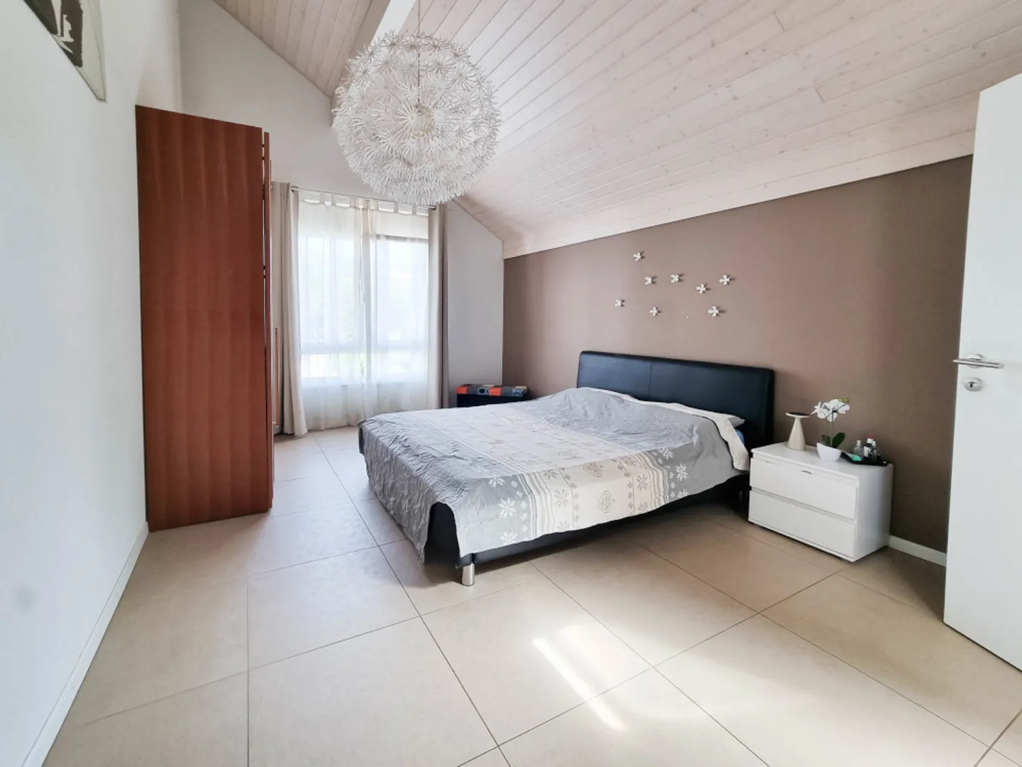 Bright duplex apartment with balcony in a privileged residential setting - Photo 5 of 7