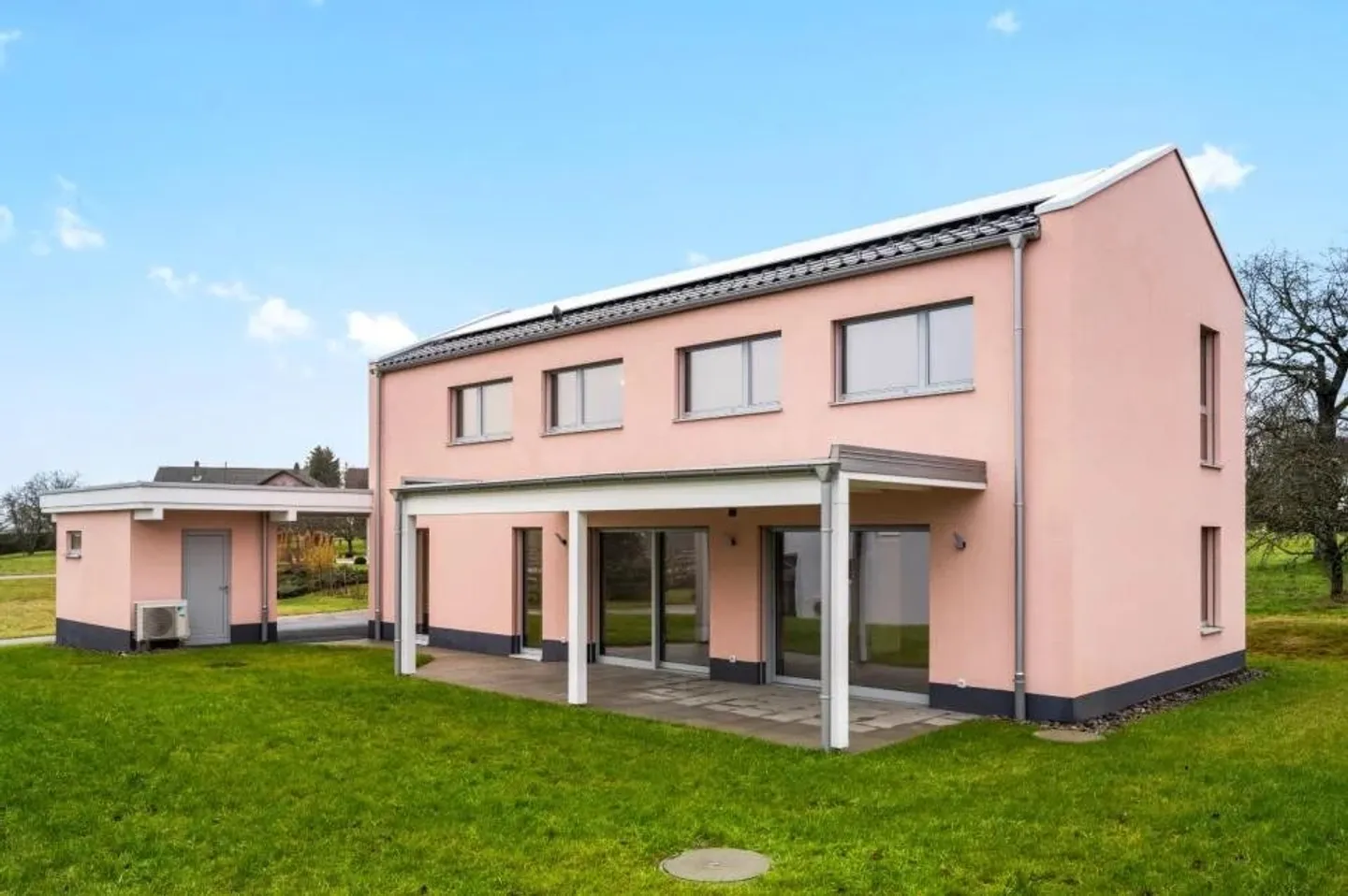 Magnifica villa in una zona tranquilla! Spese notarili offerte! - Foto 1 di 13