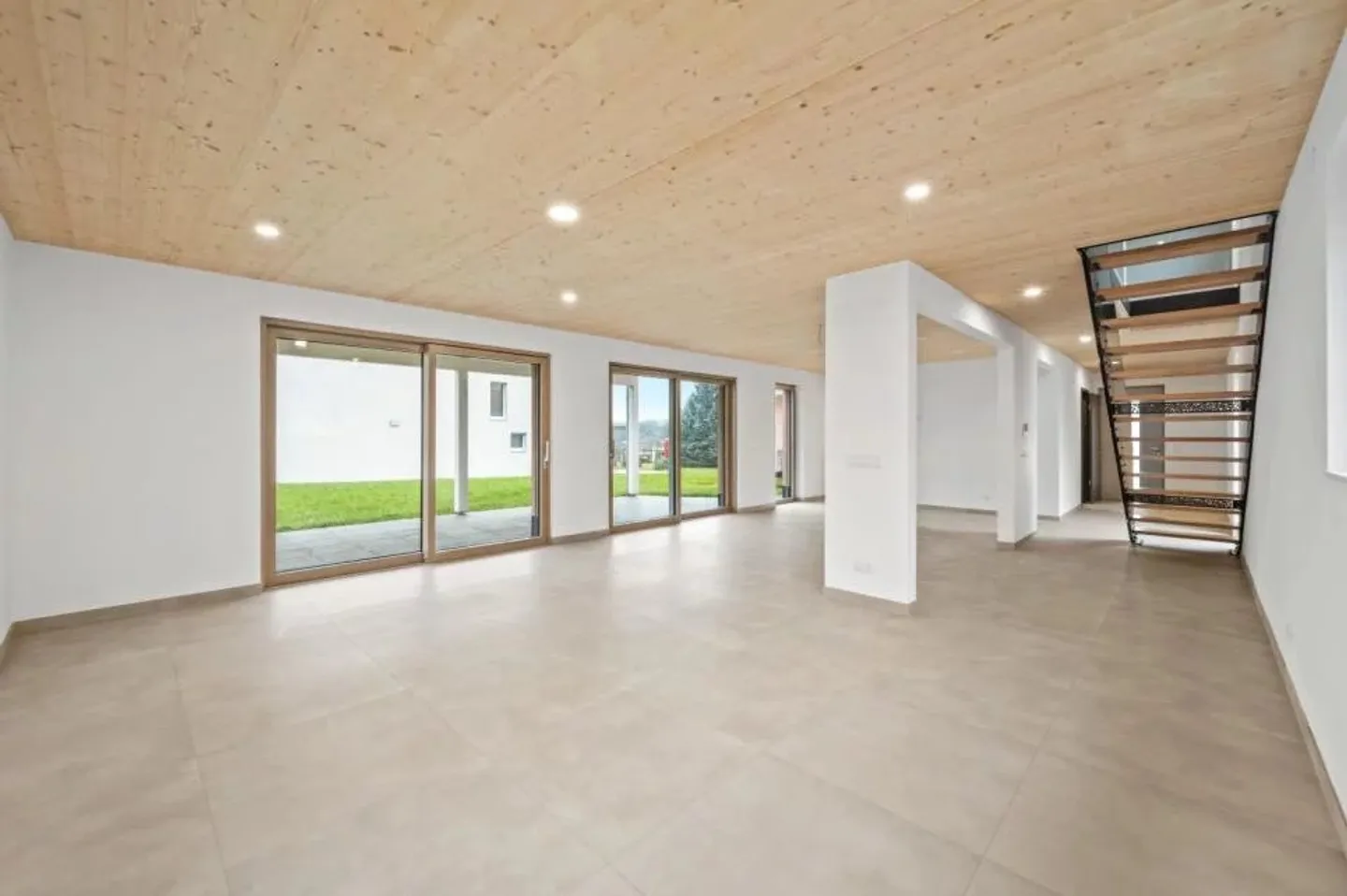 Magnifica villa in una zona tranquilla! Spese notarili offerte! - Foto 4 di 13