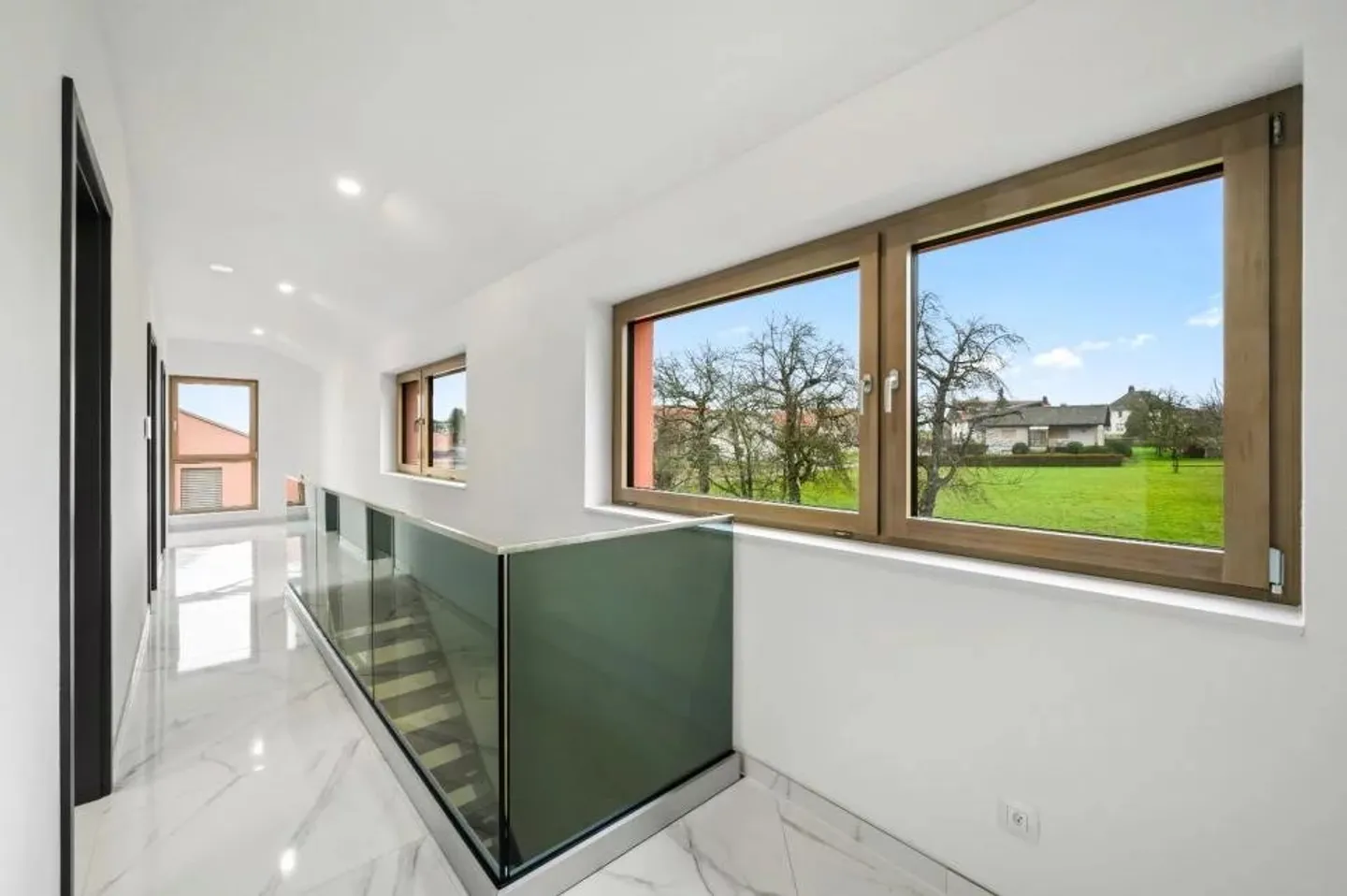 Magnifica villa in una zona tranquilla! Spese notarili offerte! - Foto 9 di 13