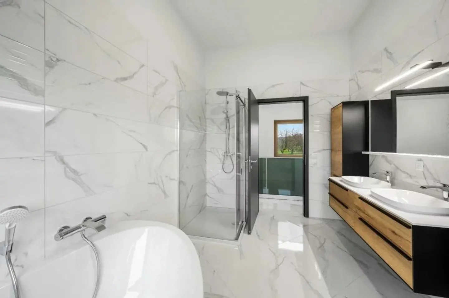 Magnifica villa in una zona tranquilla! Spese notarili offerte! - Foto 10 di 13