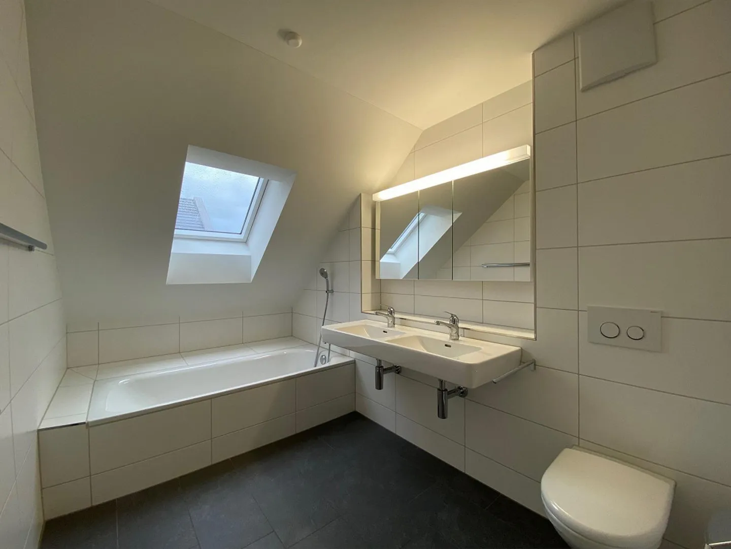 Attractive 4.5-room penthouse with a view - Photo 7 of 12