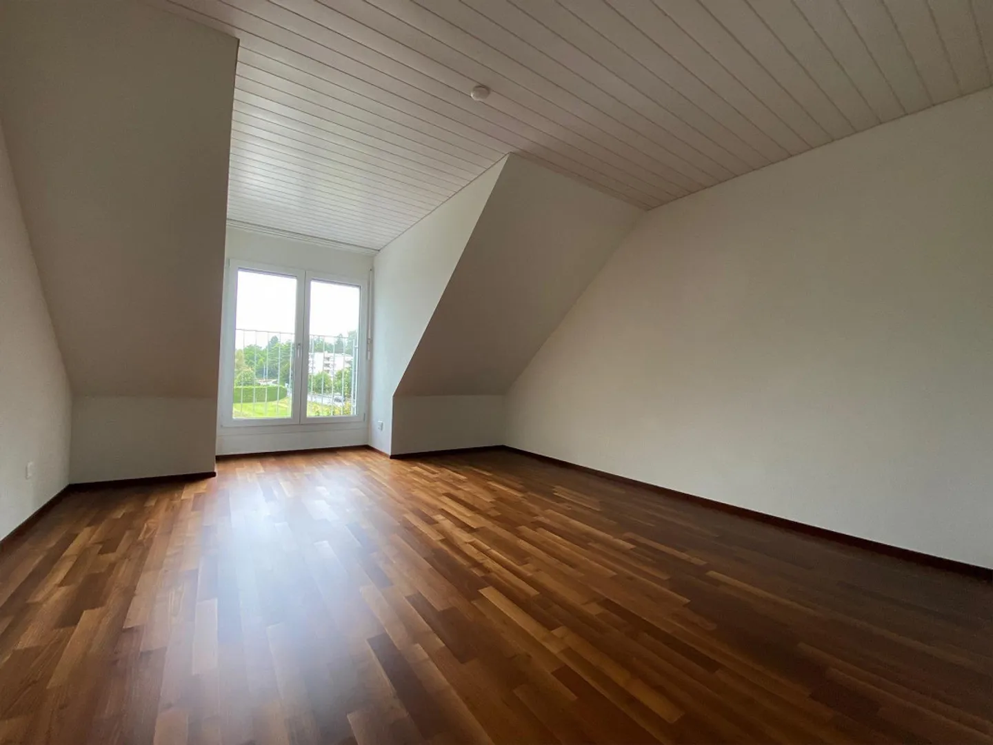 Attractive 4.5-room penthouse with a view - Photo 9 of 12