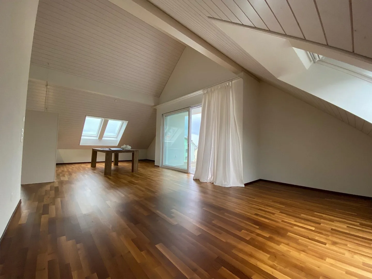 Attractive 4.5-room penthouse with a view - Photo 4 of 12