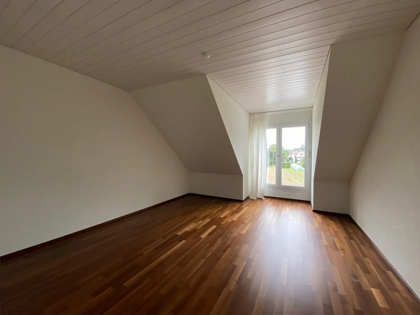 Attractive 4.5-room penthouse with a view - Photo 10 of 12