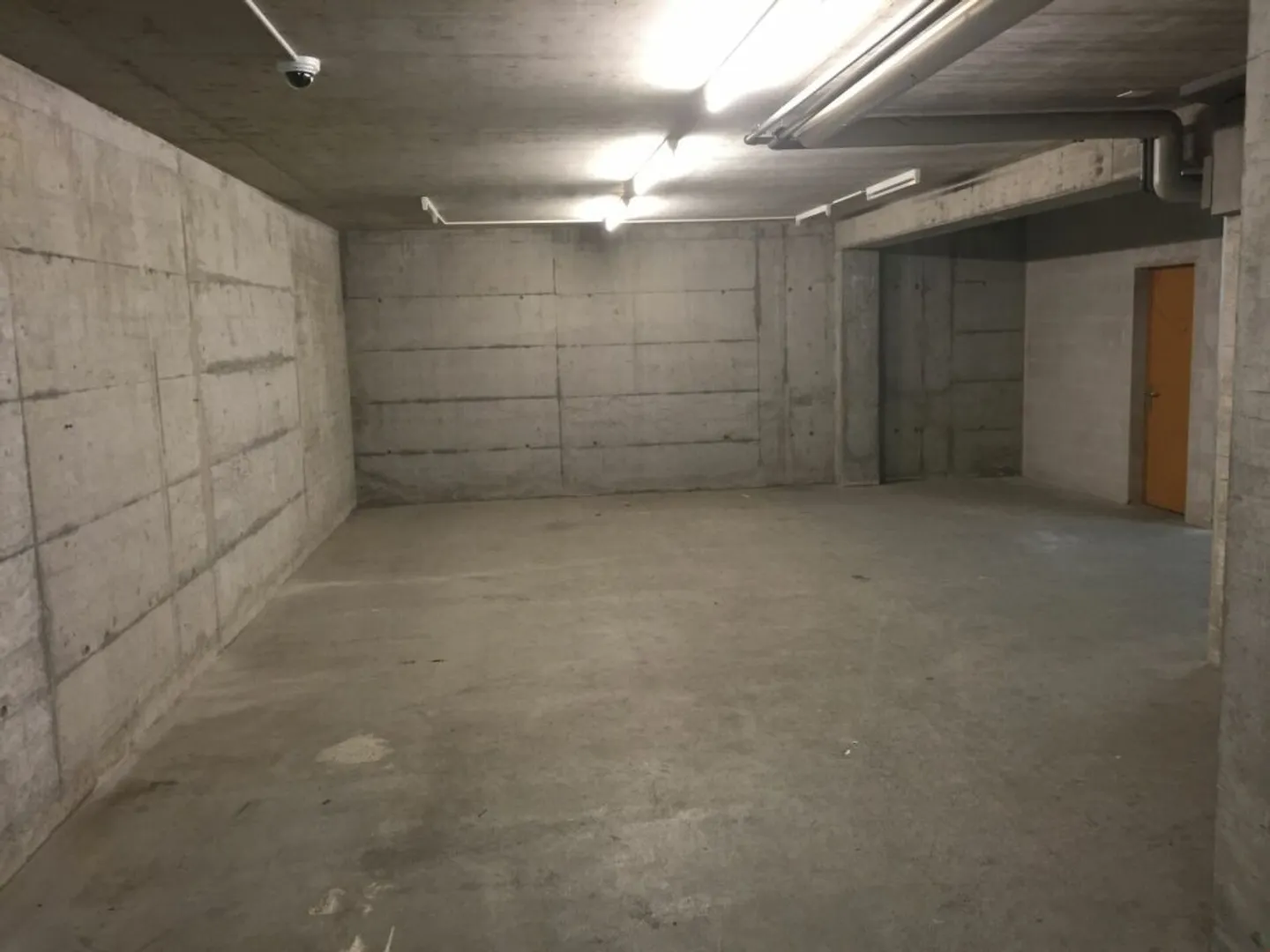 The Mont Commercial Building with Parking Spaces - Photo 3 of 4
