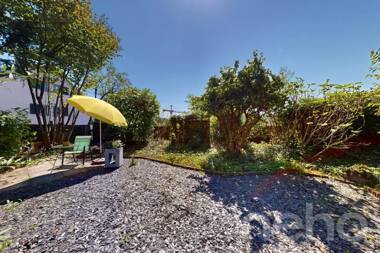 Incantevole casa a schiera angolare con ampio giardino a Liestal - Foto 2 di 12