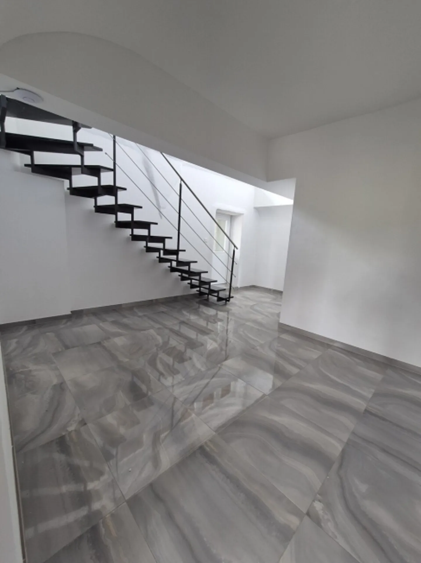 Outstanding single-family house of more than 250 m², on two levels, high standard - Photo 11 of 13