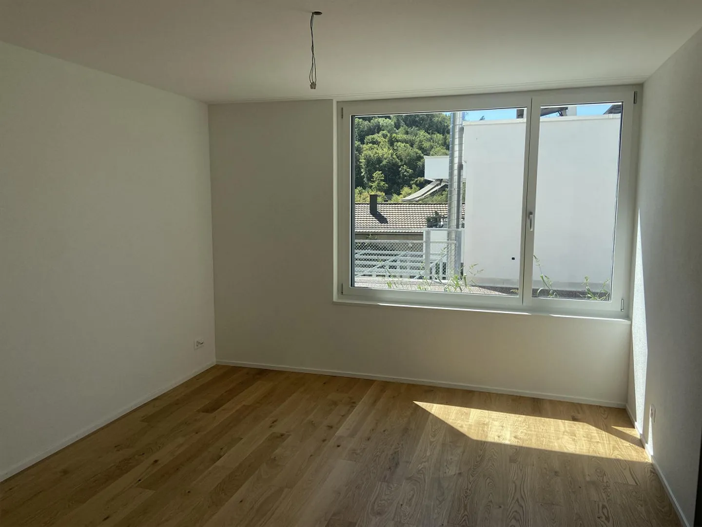 4.5-Zimmer-Doppeleinfamilienhaus an privilegierter Hanglage - Foto 7 di 20