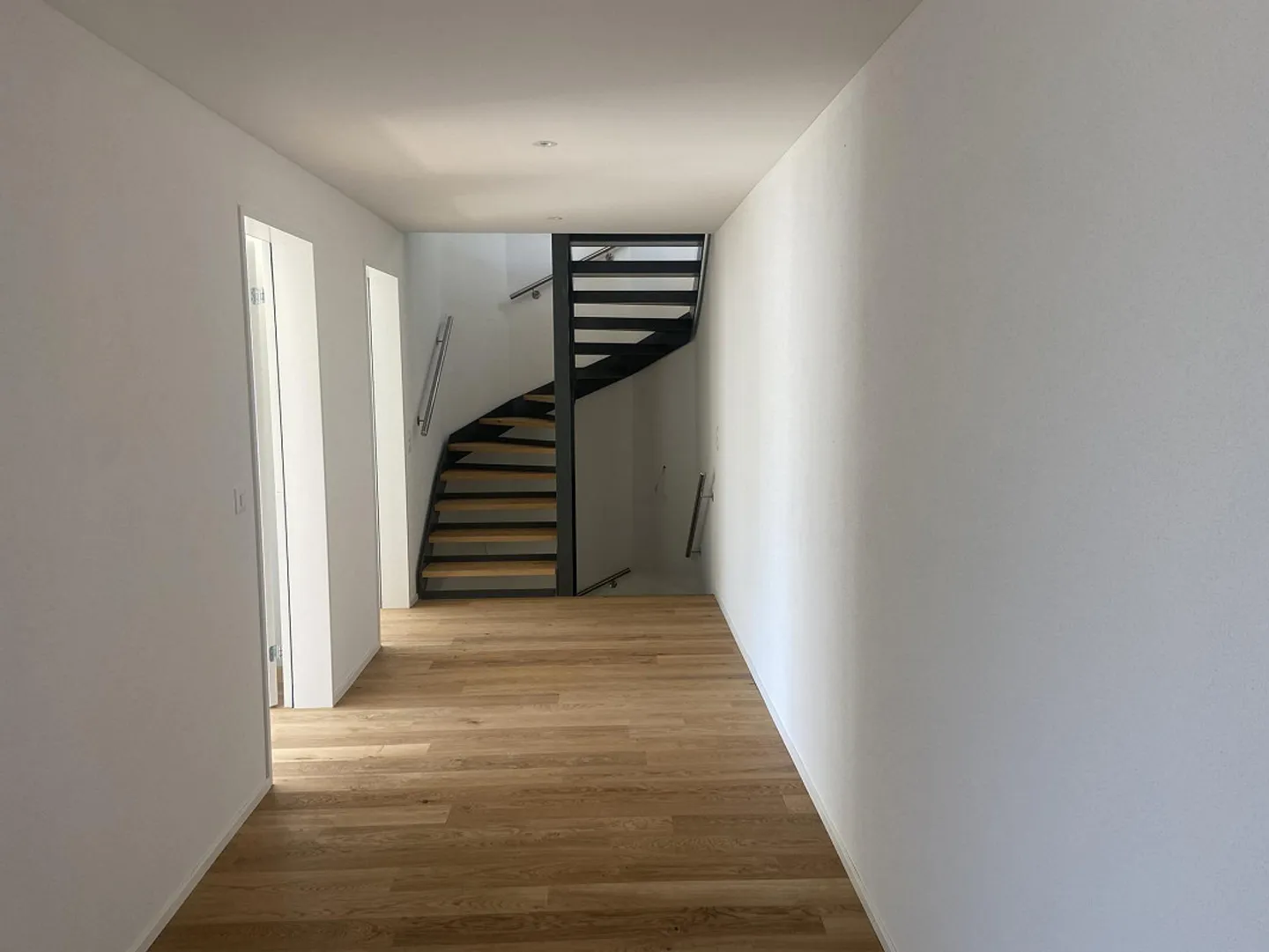 4.5-Zimmer-Doppeleinfamilienhaus an privilegierter Hanglage - Foto 8 di 20