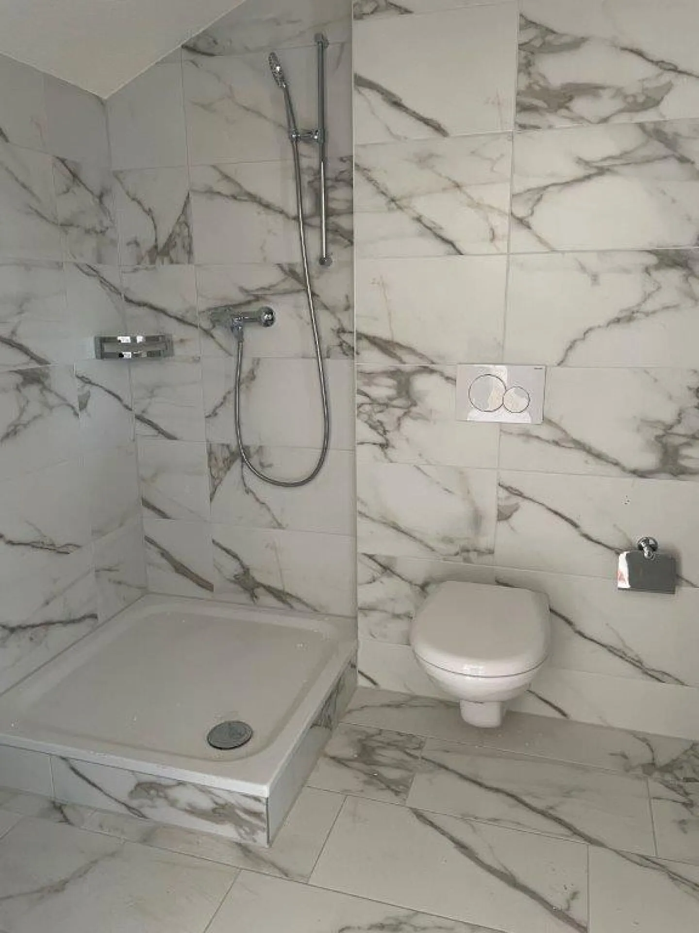 newly renovated attic apartment - Photo 3 of 5