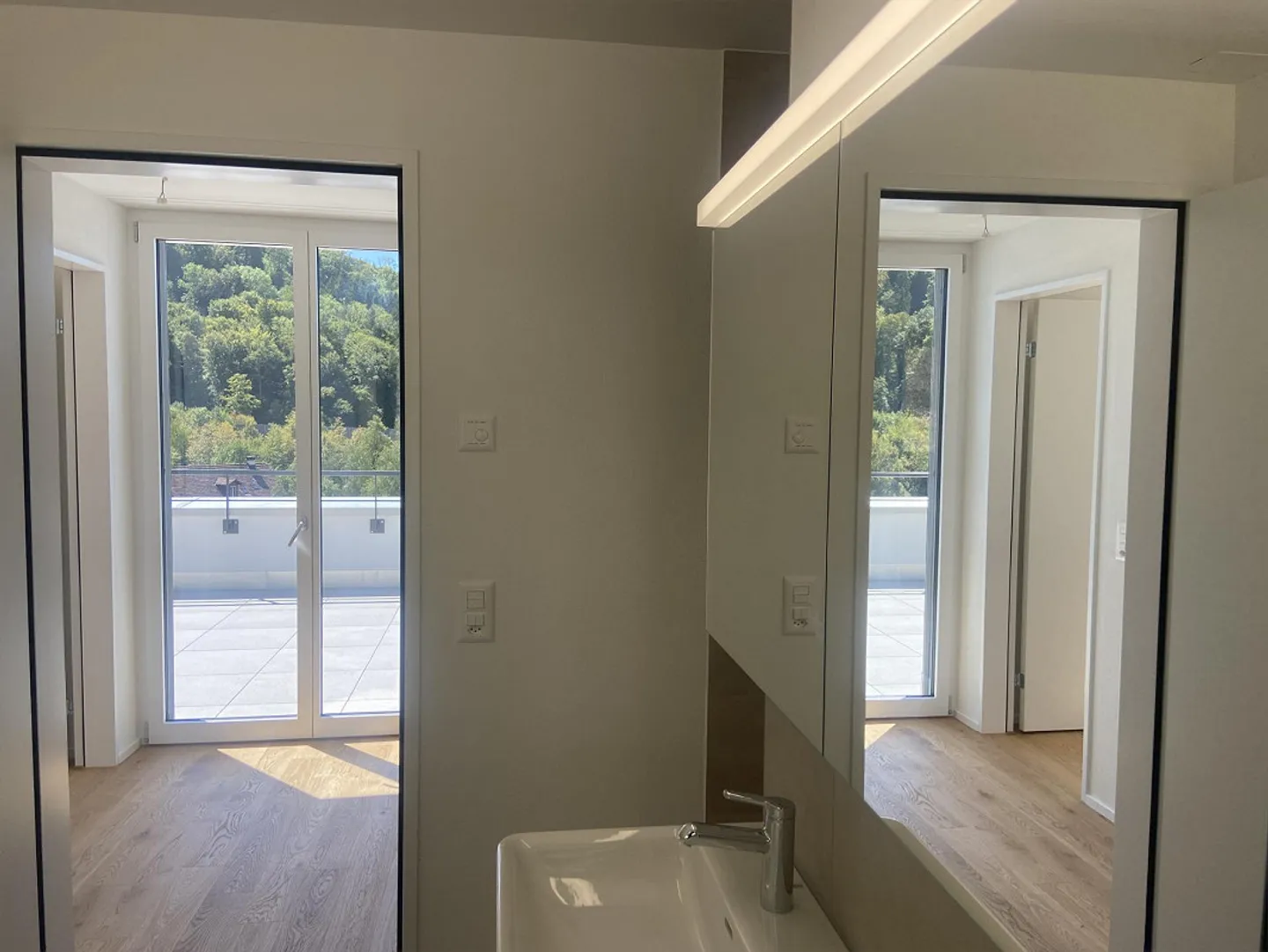 4.5-Zimmer-Doppeleinfamilienhaus an privilegierter Hanglage - Foto 16 di 20