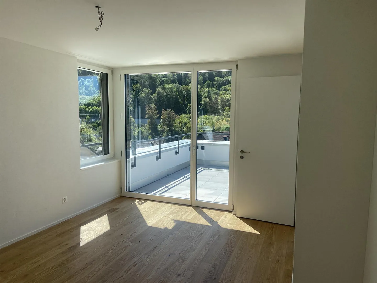 4.5-Zimmer-Doppeleinfamilienhaus an privilegierter Hanglage - Foto 17 di 20