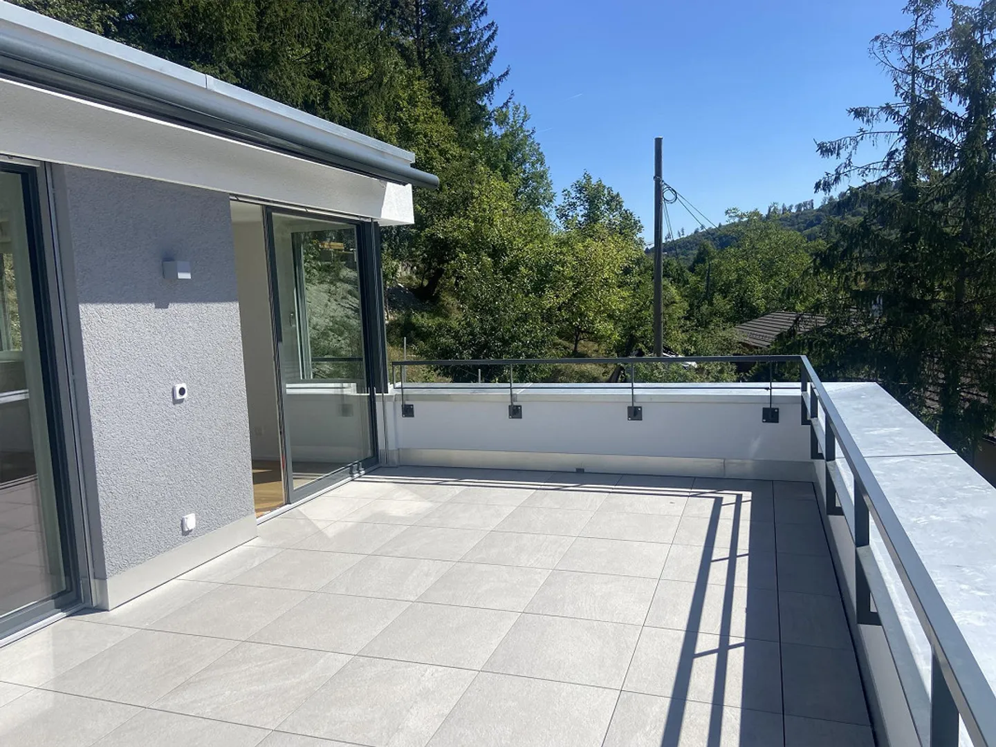 4.5-Zimmer-Doppeleinfamilienhaus an privilegierter Hanglage - Foto 18 di 20