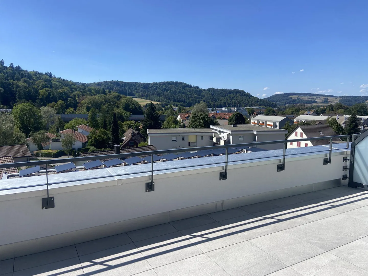 4.5-Zimmer-Doppeleinfamilienhaus an privilegierter Hanglage - Foto 20 di 20