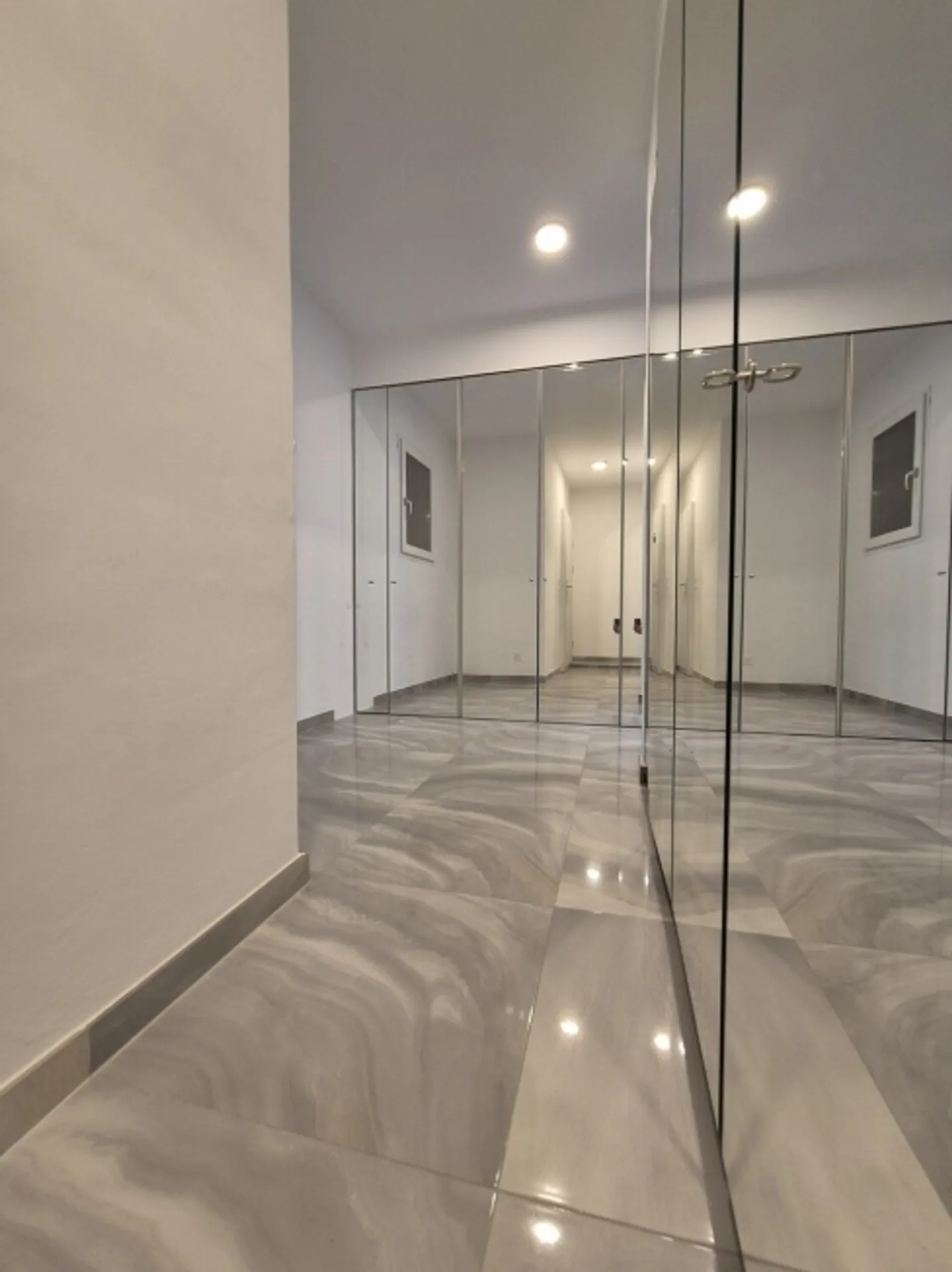 Outstanding single-family house of more than 250 m², on two levels, high standard - Photo 13 of 13