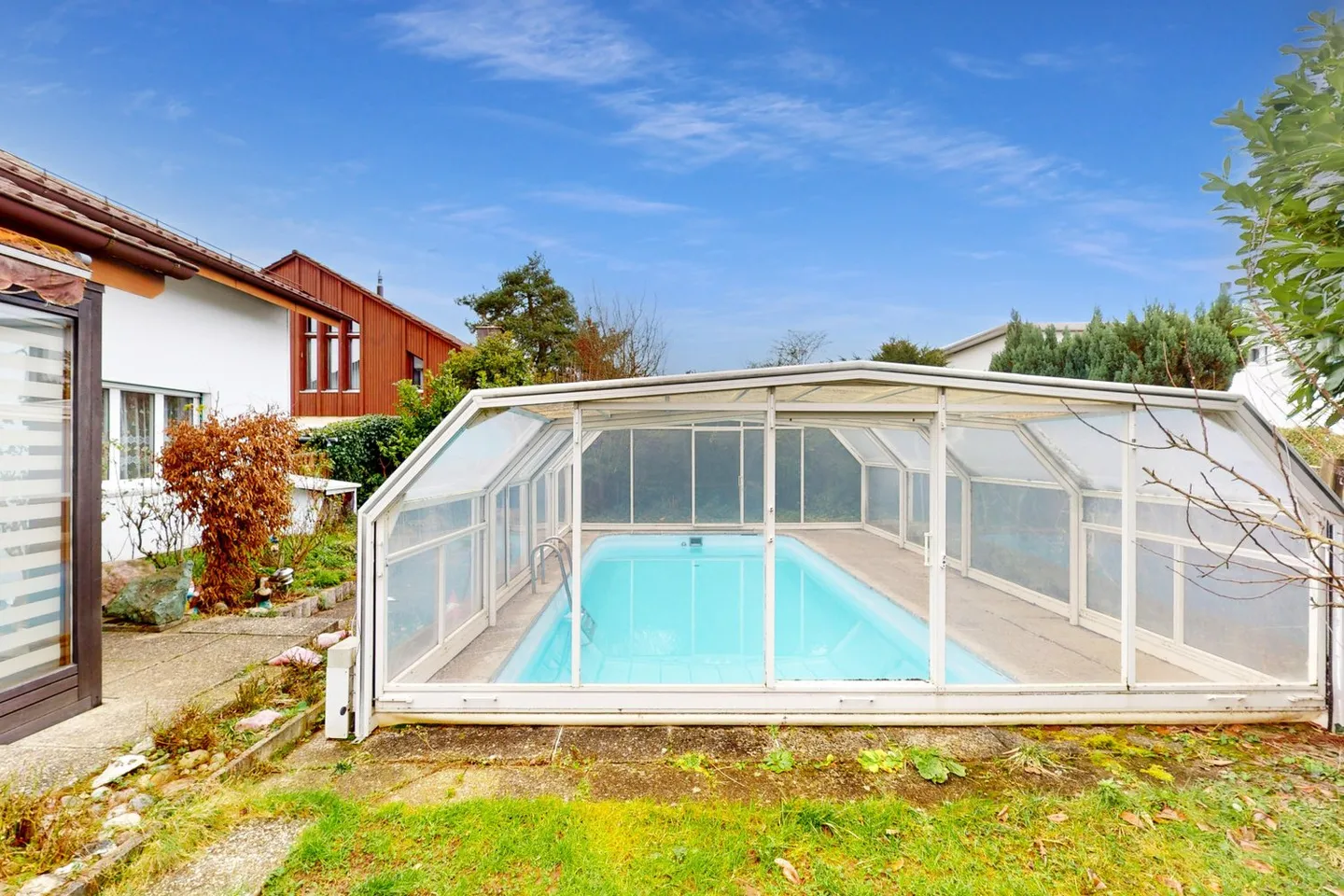 Attraente casa unifamiliare 7.5 con grande terreno con potenziale di nuova costruzione - Foto 2 di 15