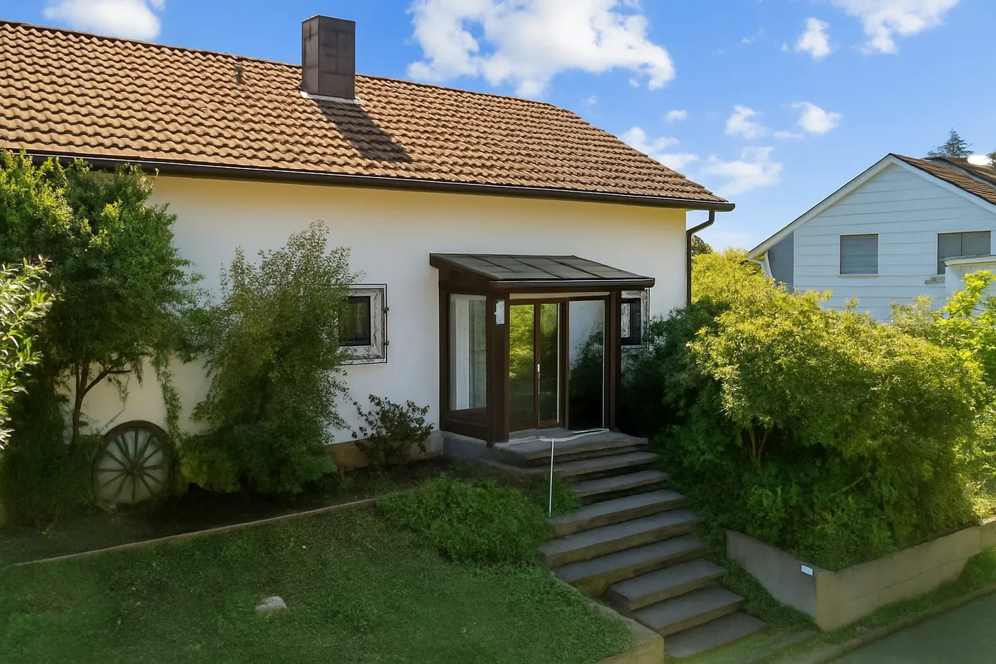 Attraente casa unifamiliare 7.5 con grande terreno con potenziale di nuova costruzione - Foto 3 di 15