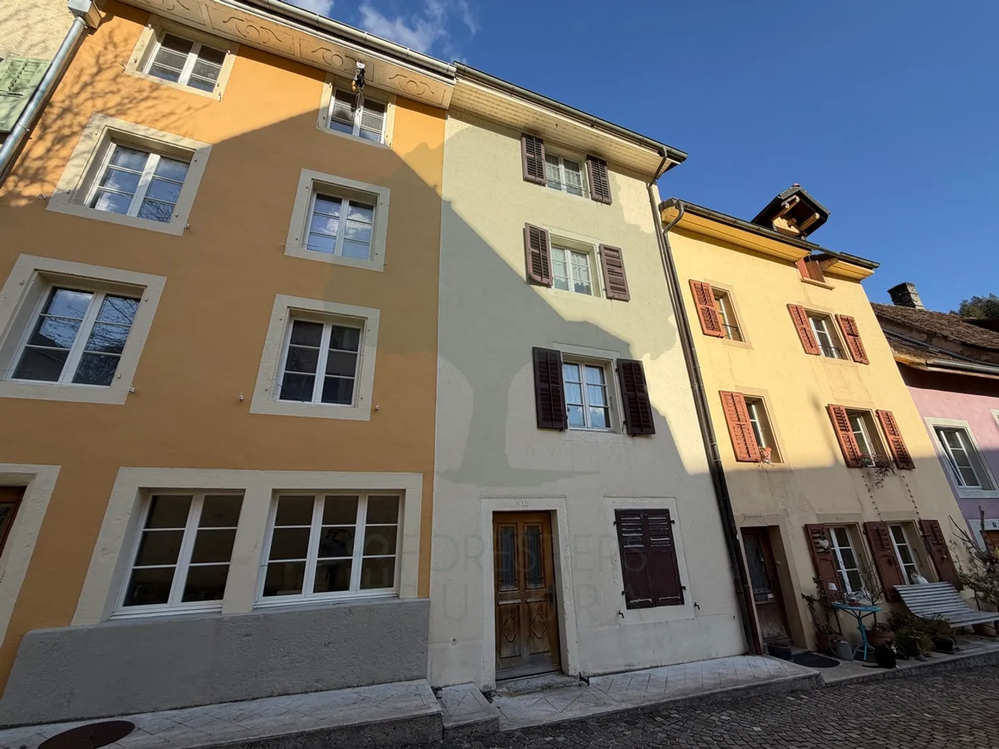 Haus vollständig im Herzen von Saint-Ursanne zu renovieren - Foto 2 von 28