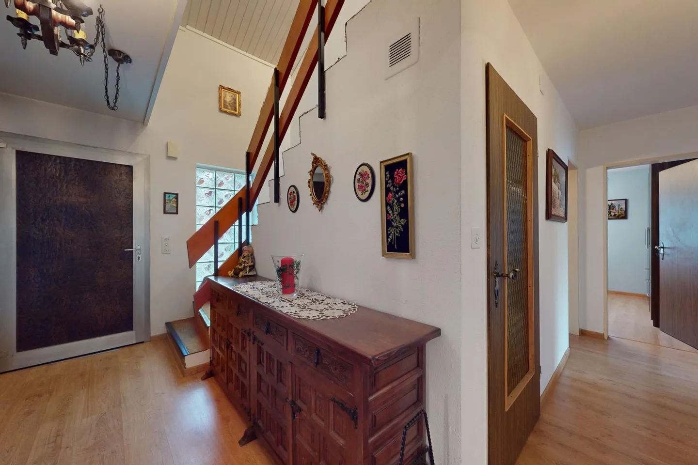 Attraente casa unifamiliare 7.5 con grande terreno con potenziale di nuova costruzione - Foto 8 di 15