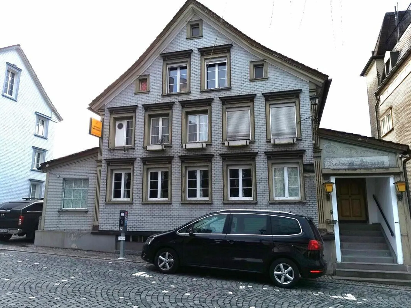 Zu verkaufen voll vermietetes Wohnhaus mit Restaurant im Zentrum vo... - Foto 1 von 6
