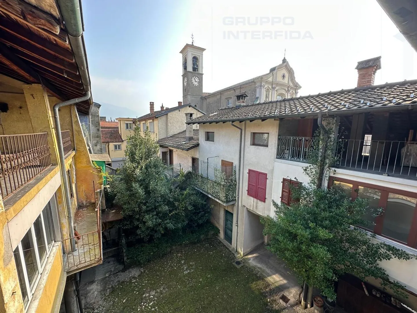 SPACIOUS HOUSE TO RENOVATE WITH GARDEN - Photo 1 of 6