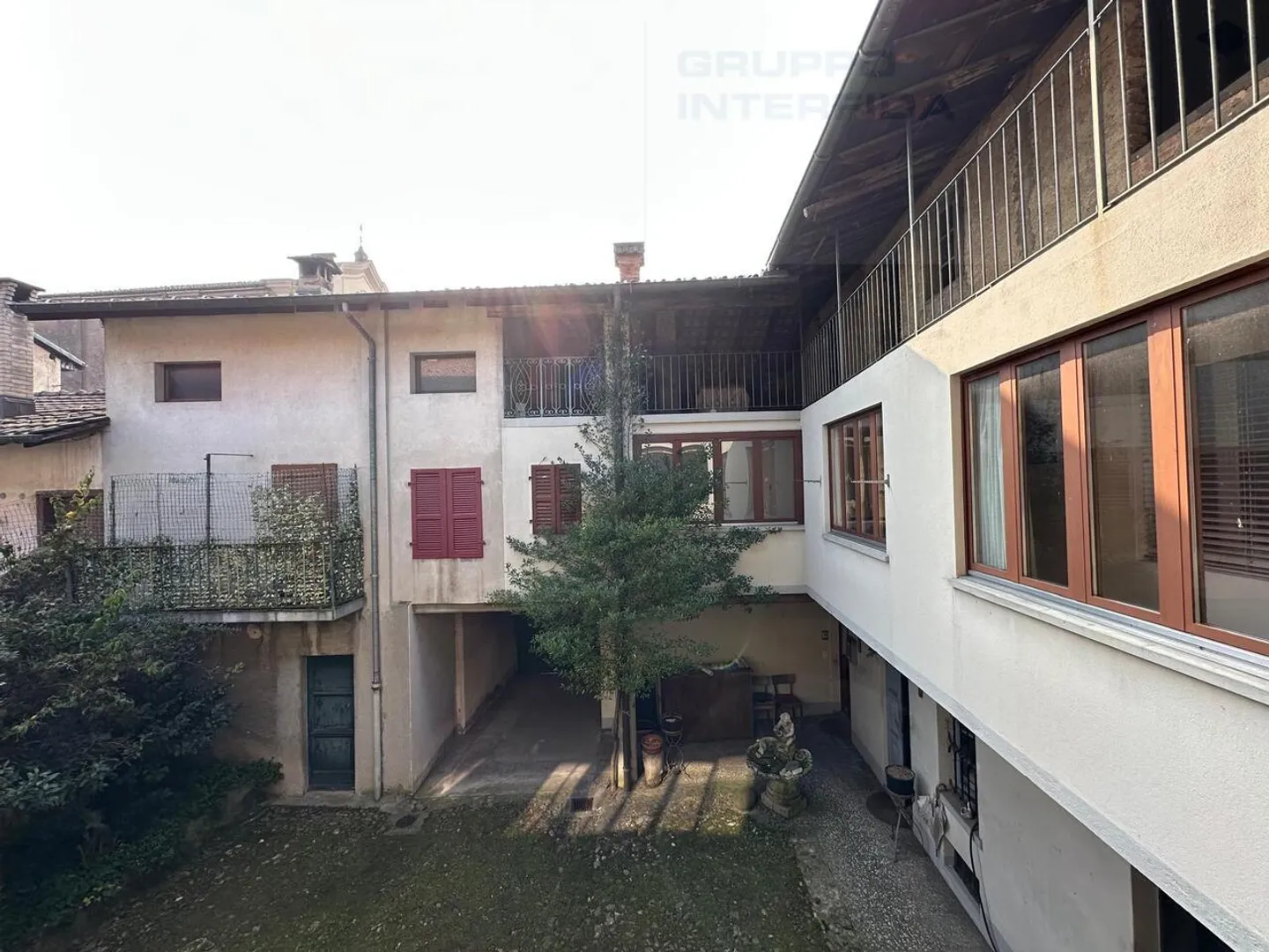 SPACIOUS HOUSE TO RENOVATE WITH GARDEN - Photo 5 of 6