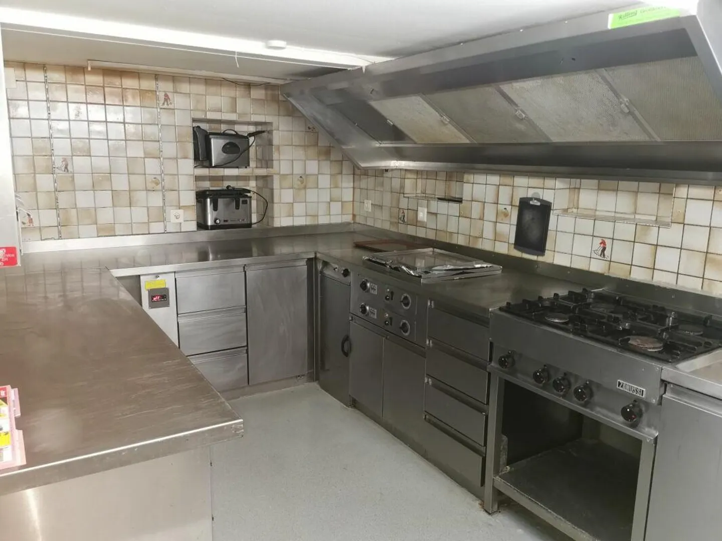 Zu verkaufen voll vermietetes Wohnhaus mit Restaurant im Zentrum vo... - Foto 5 von 6