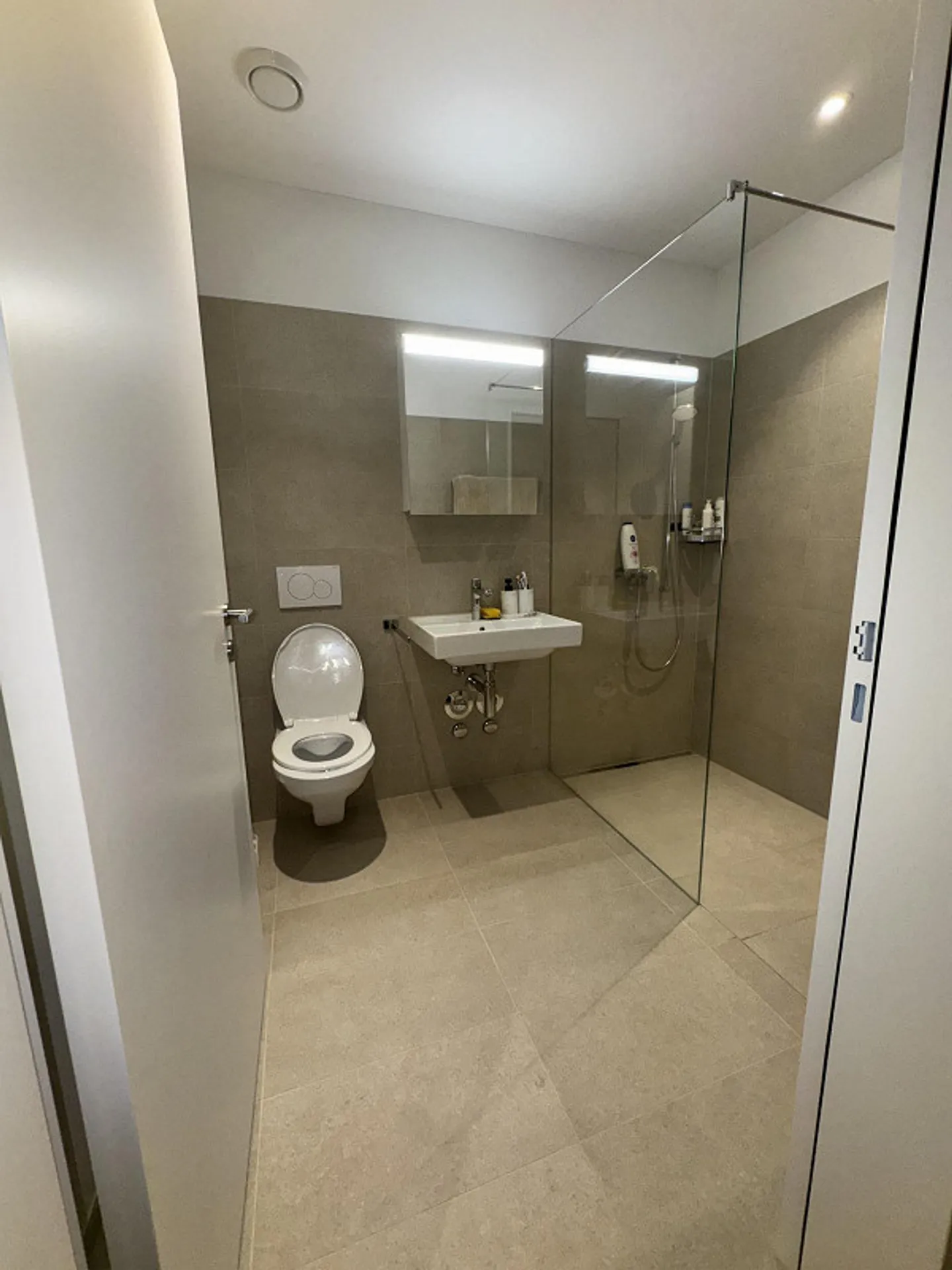 Modern, bright 3.5-room apartment with balcony in a quiet location - Photo 8 of 10