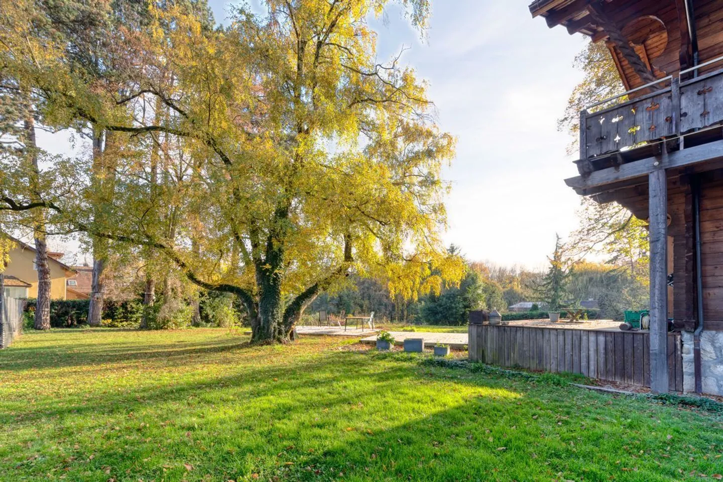 Individual chalet with large wooded park in Bellevue - Photo 10 of 13
