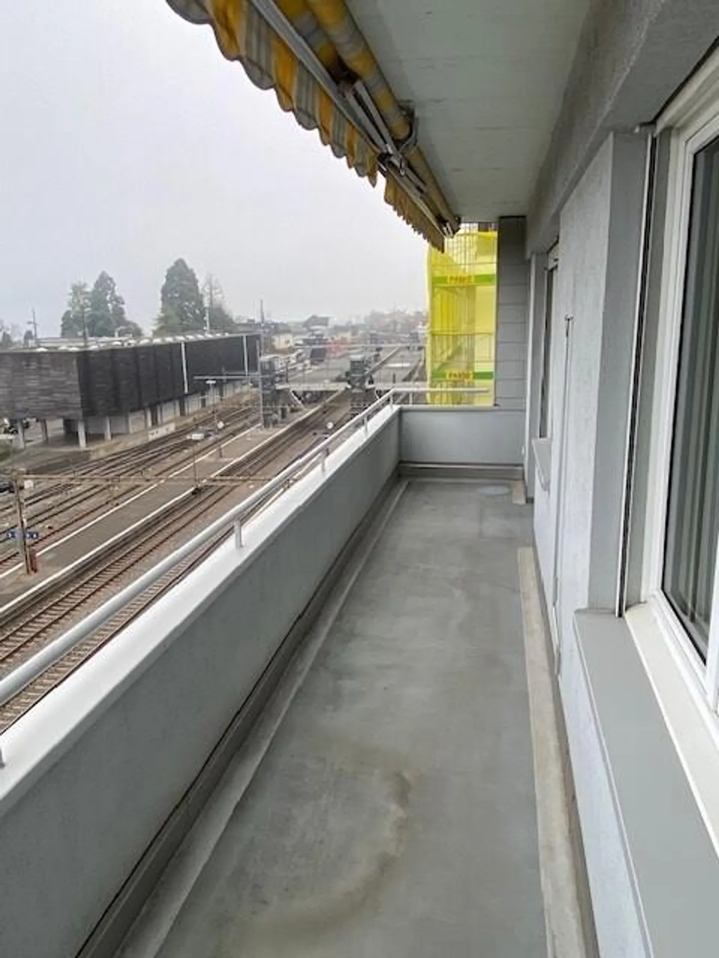 4-room apartment with lake view limited until 30.09.2027 - Photo 4 of 9
