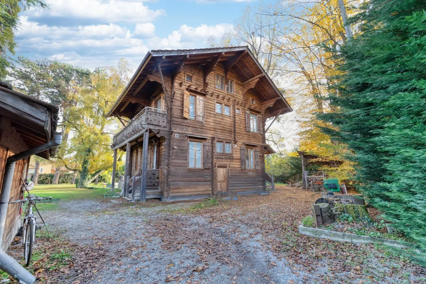 Individual chalet with large wooded park in Bellevue - Photo 12 of 13